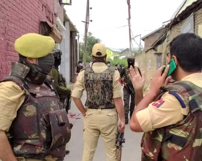 कश्मीर में आतंक बढ़ाने की साजिश, बॉडी कैमरों से हमलों की रिकॉर्डिंग - Recording of terrorist attacks with body cameras in Kashmir