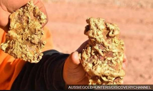 इस ऑस्ट्रेलियाई जोड़ी ने खोद निकाला एक करोड़ 87 लाख का सोना - australia gold nuggets