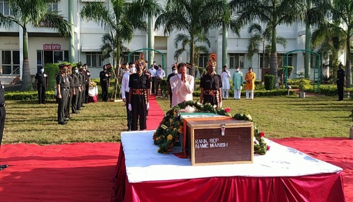 आतंकी मुठभेड़ में शहीद मनीष को सीएम शिवराज की श्रद्धांजलि,परिजनों को 1 करोड़ की सम्मान निधि और नौकरी का एलान - CM Shivraj's tribute to martyr Manish carpenter in Bhopal