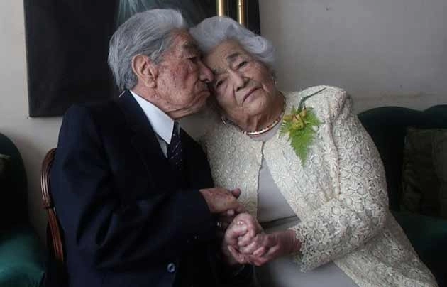 घर से भागकर की थी दुनिया के सबसे उम्रदराज दंपति ने शादी, दोनों की कुल उम्र करीब 215 साल