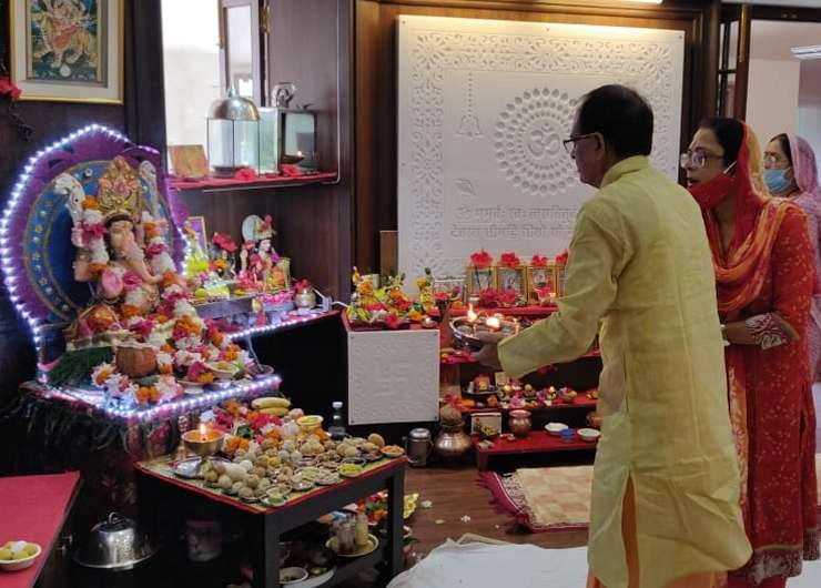 मुख्यमंत्री शिवराज ‌ने 'बाढ़ वाले गणेशजी' से बाढ़ उतरने की प्रार्थना की - Chief Minister Shivraj prayed for Flooded Ganesha