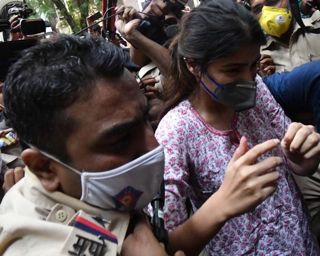 रिया चक्रवर्ती को ड्रग्स मामले में बड़ा झटका, नहीं मिली जमानत - Rhea Chakraborty bail application rejected