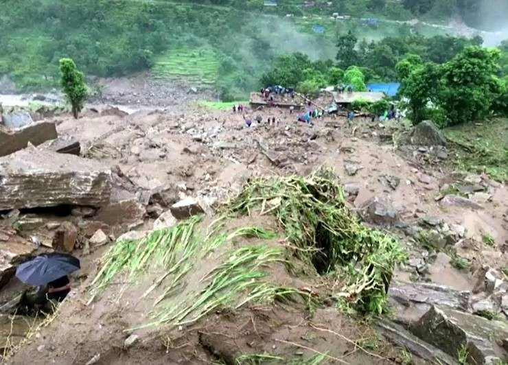 नेपाल में भारी बारिश के बाद हुए भूस्खलन से 11 की मौत