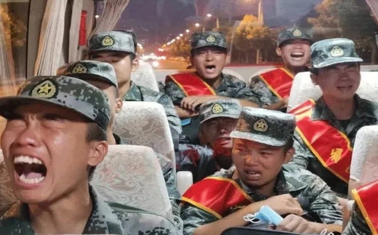 भारतीय सेना का खौफ ! बच्चों की तरह रोए चीनी सैनिक, ताइवान ने उड़ाया मजाक (Video) - fearing indian armys might chinese soldiers seen crying on way to border in viral video