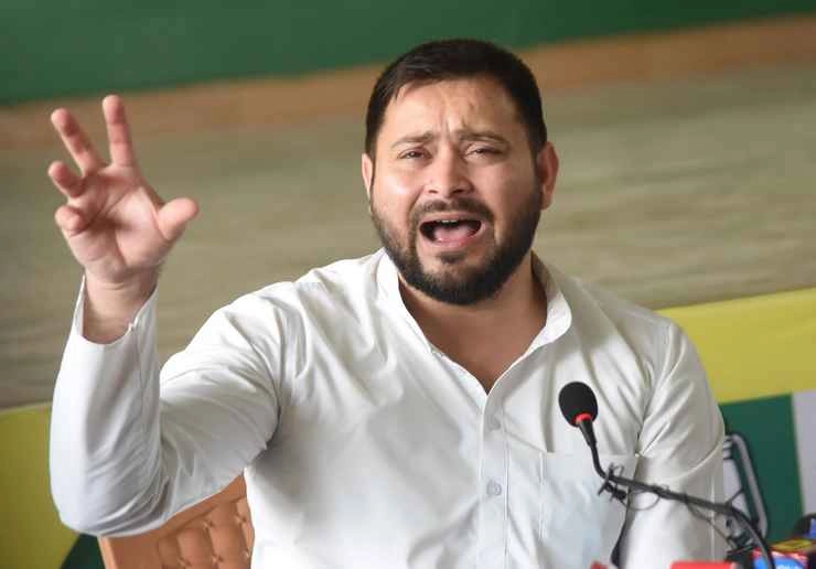 तेजस्वी का नीतीश पर बड़ा हमला, नौकरी मांगने पर लाठी मिली, सुरक्षा मांगी अपराध मिला