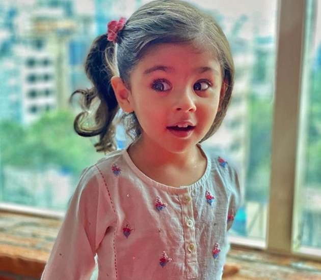 3 साल की हुईं इनाया, करीना कपूर ने तैमूर संग शेयर की क्यूट तस्वीर - kareena kapoor wishes niece inaaya on birthday with sweet photo featuring taimur