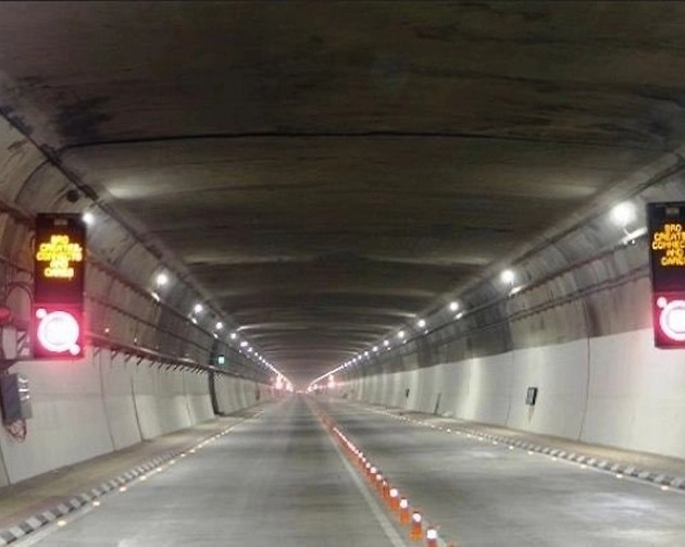 अटल टनल : 10 साल में बनकर तैयार हुई दुनिया की सबसे लंबी सुरंग, जानिए 10 खास बातें... - 10 important things about Atal Tunnel