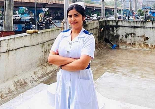 नर्स बनकर कोरोना मरीजों की सेवा कर रहीं एक्ट्रेस आई कोविड-19 की चपेट में, अस्पताल में भर्ती - shikha malhotra who was volunteering as a nurse tests covid 19 positive