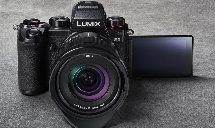 Panasonic ने लॉन्च किया LUMIX S5 कैमरा, क्रिस्टल क्लियर इमेज व हाई सेंसिटिविटी वीडियो के साथ हैं ये खूबियां - panasonic launches lumix-s5 flagship camera in india know price and features