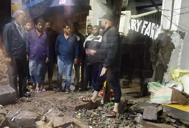 हैदराबाद में भारी बारिश के कारण बड़ा हादसा, दीवार गिरने से 15 लोगों की मौत