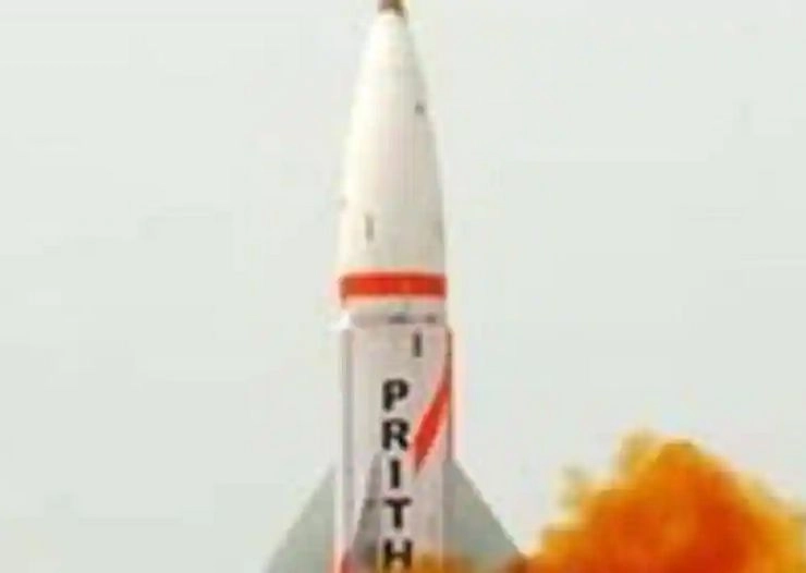 'पृथ्वी-2' मिसाइल का सफल परीक्षण, 350 किलोमीटर तक कर सकती है हमला