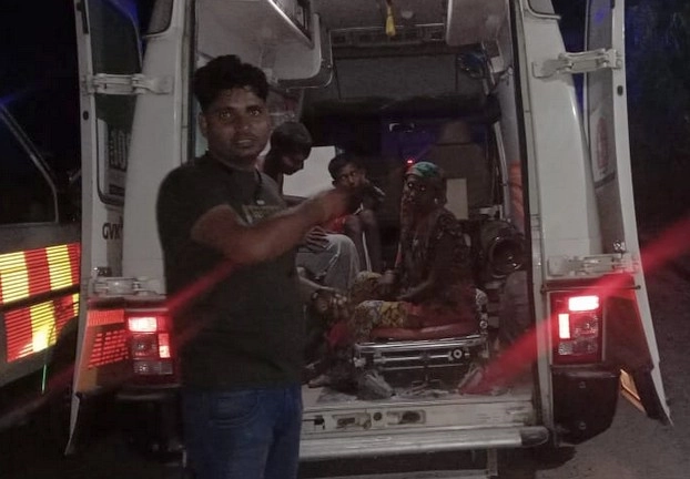 UP में भूमि विवाद के चलते युवक को पेट्रोल डालकर जलाया, 3 आरोपी गिरफ्तार - Youth burnt with petrol due to land dispute