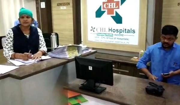 वाह रे अस्पताल! पहले चेस्ट का एक्सरे कराएं, फिर आपका कान देखेंगे... - CHL Hospitals Indore