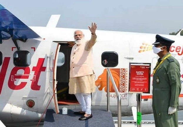 मोदी ने की देश की पहली सी प्लेन सेवा की शुरुआत, खुद भरी उड़ान - Prime Minister Modi launched the country's first sea plane service