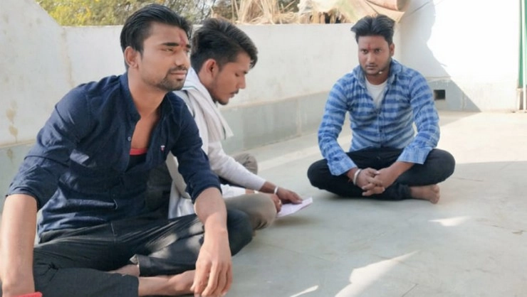 #Hanuman Chalisa मथुरा में अब ईदगाह मस्जिद में 4 युवकों ने पढ़ी हनुमान चालीसा, पुलिस ने हिरासत में लिया - mathura : now 4 hindu youths read hanuman chalisa in idgah mosque taken into custody