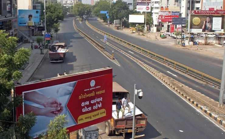 Coronavirus का बढ़ता कहर, Ahmedabad की सड़कों पर सन्नाटा - coronavirus night curfew to remain in force daily in  ahmedabad until further orders