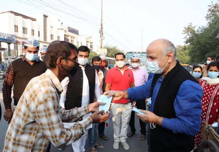 दिल्ली : कोरोना से बचाव के लिए हाथ जोड़कर विनती, नहीं मानने पर सख्ती भी : मनीष सिसोदिया - delhi Deputy CM Manish Sisodia distributed masks in Patparganj, led awareness campaign about social distancing