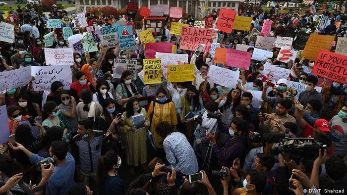 पाकिस्तान उठाएगा बलात्कारियों के खिलाफ सख्त कदम