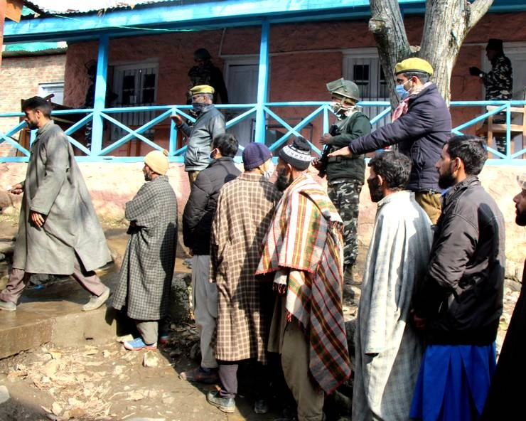 जम्मू कश्मीर : पाक शरणार्थियों ने पहली बार डाले जिला परिषद चुनाव में वोट - Voting in Jammu Kashmir