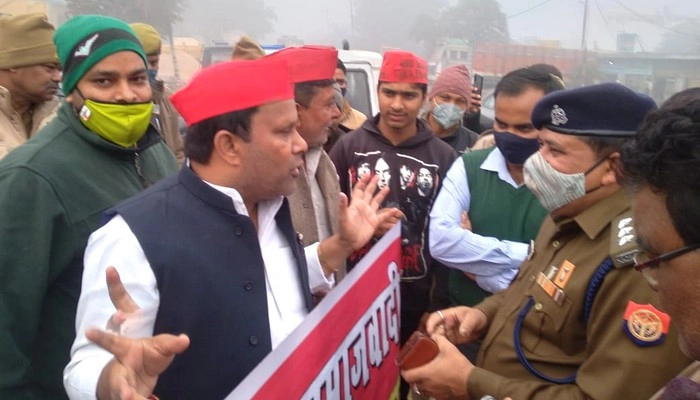 UP में किसान पदयात्रा पर शिकंजा, अखिलेश समेत कई बड़े नेता नजरबंद - samajwadi party chief akhilesh yadav house arrest appeals party leader to join kisan yatra