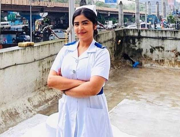 कोरोना से जंग जीतने के बाद एक्ट्रेस शिखा मल्होत्रा को हुआ पैरालिसिस, अस्पताल में भर्ती - actress shikha malhotra admitted to hospital after paralytic attack