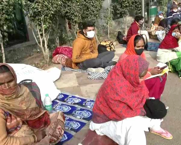 AIIMS की नर्सें अनिश्चितकालीन हड़ताल पर, मरीजों की मुश्किलें बढ़ीं - delhi aiims nurses union on indefinite strike