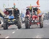 Kisan Andolan Tractor March : ट्रैक्टरों संग सड़क पर उतरे किसान, पुलिस की प्लानिंग से फ्लॉप हुआ मार्च
