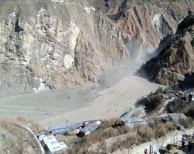 उत्तराखंड के चमोली में एवलांच के बाद बड़ी तबाही, जल प्रलय‌ से ‌हाइड्रोपावर प्रोजेक्ट हुए बर्बाद - avalanche in Uttarakhand Chamoli