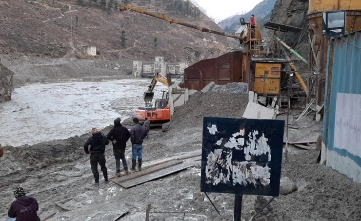 Uttarakhand glacier burst : ऋषिगंगा नदी और धौली गंगा पर हाइड्रो पॉवर प्रोजेक्ट पूरी तरह हुआ तबाह, बचाव कार्य में सेना - Hydro power project on Dhauli Ganga completely destroyed