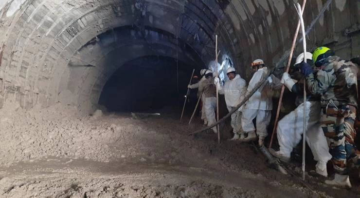 Uttarakhand : ऋषिगंगा में जलस्तर बढ़ा, तपोवन में बचाव कार्य रुका - Excavation operations started in Tapovan tunnel to rescue trapped personnel