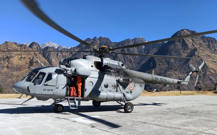 Uttarakhand : चमोली में जारी जिदंगी बचाने की जंग, आपदा से 1500 करोड़ के नुकसान का अनुमान, लापता लोगों को ढूंढेंगे एमआई 17 और चिनूक | Uttarakhand News In Hindi/ DEHRADUN News In Hindi | Army launches chinook and mi-17 helicopters in search of missing