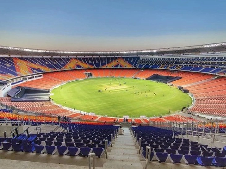 दूधिया रोशनी में नरेंद्र मोदी स्टेडियम का नजारा दिखाया BCCI ने (वीडियो) - BCCI shares scenic vidoe of narendra modi starium under lights