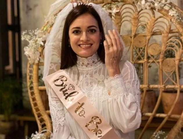 दूसरी बार दुल्हन बनने जा रहीं दीया मिर्जा, शादी से पहले शेयर की खूबसूरत तस्वीरें - dia mirza share stunning mehendi photo ahead of her wedding