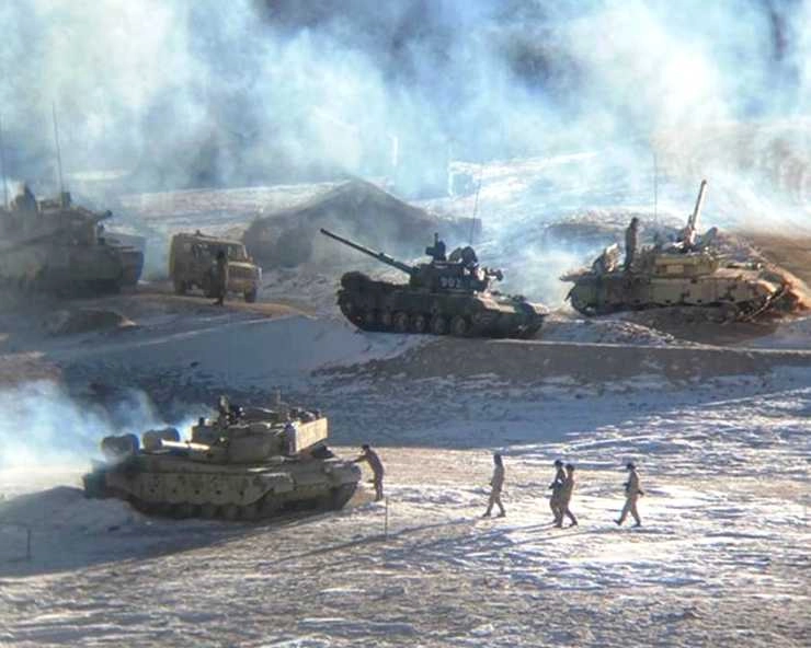 तनाव के बादल छंटे, पैंगोंग से पीछे हटते हुए भारत-चीन की सेनाएं और टैंक (फोटो)