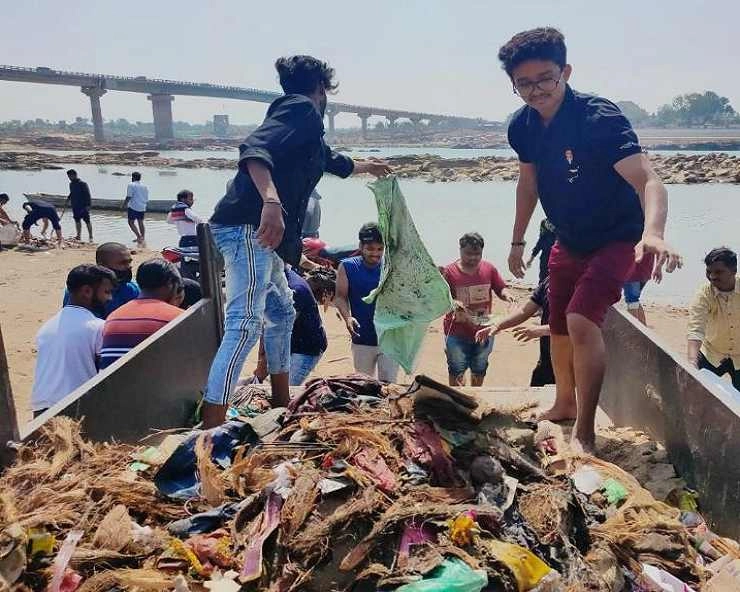 नर्मदा समग्र संस्था के कार्यकर्ताओं ने नर्मदा घाटों पर चलाया सफाई अभियान - Narmada Safai Abhiyan