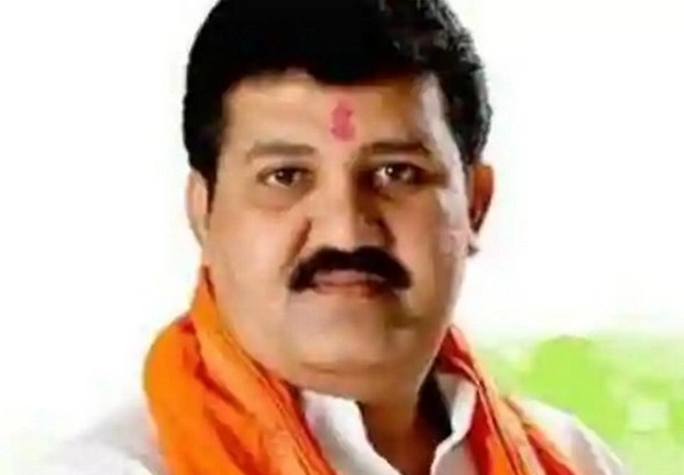 महाराष्ट्र सरकार में वनमंत्री संजय राठौड़ ने दिया इस्तीफा, टिकटॉक स्टार की आत्महत्या केस में आ रहा नाम - Maharashtra government's forest minister Sanjay Rathore resigns