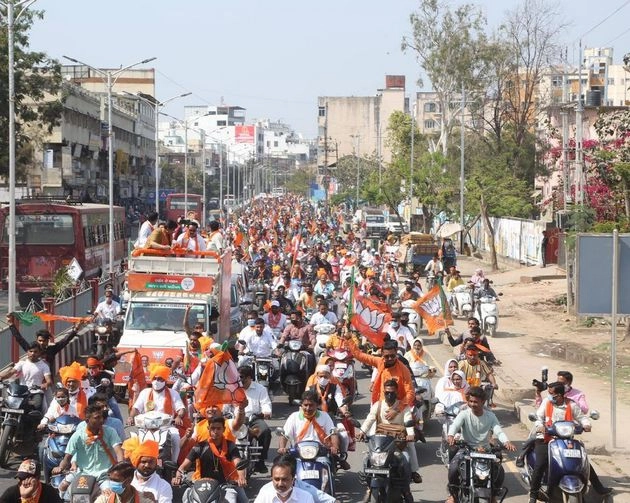 Gujarat Election Result 2021 : गुजरात पंचायत चुनावों में भाजपा को भारी बढ़त, बढ़ा आप का असर - Gujarat Election Result 2021 : BJP, congress, AAP