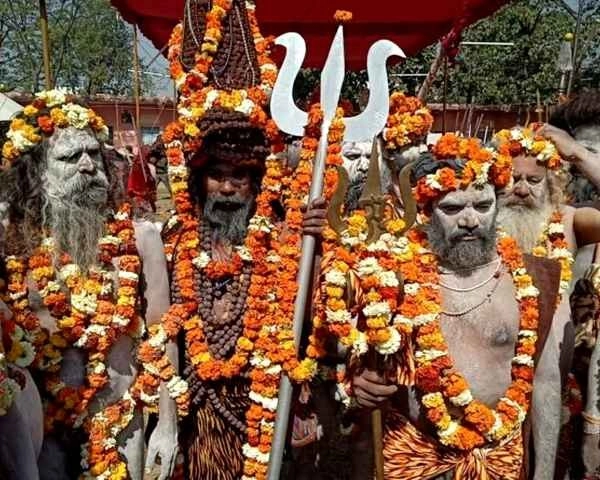 Haridwar Mahakumbh 2021: तीर्थ नगरी हरिद्वार में निकली आनंद और आह्वान अखाड़े की भव्य पेशवाई - Haridwar Mahakumbh 2021 Peshwai Niranjani