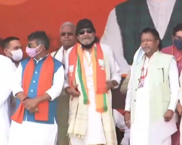कोलकाता में पीएम की रैली से पहले मिथुन चक्रवर्ती भाजपा में शामिल - Mithun Chakraborty joins BJP