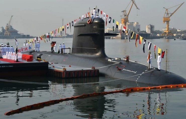 पलक झपकते ही दुश्मनों के परखच्चे उड़ा देगी INS करंज पनडुब्बी, Indian Navy के जंगी बेड़े में हुई शामिल - ins karanj submarine to commissioned in the indian navy know technology and special feature