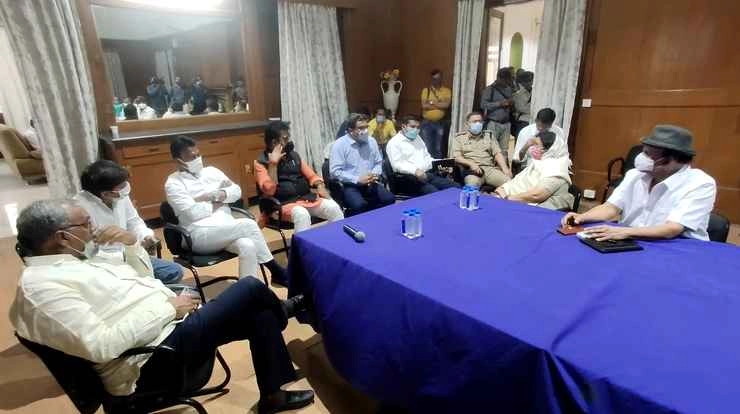 इंदौर में अभी नहीं लगेगा रात्रिकालीन कर्फ्यू, मास्क नहीं लगाने वालों पर 200 रुपए स्पॉट फाइन - Disaster Management Committee meeting in Indore