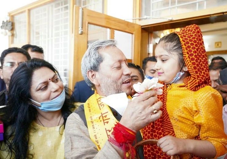मुख्यमंत्री तीरथ सिंह रावत ने अपने आवास पर मनाया लोकपर्व फूलदेयी