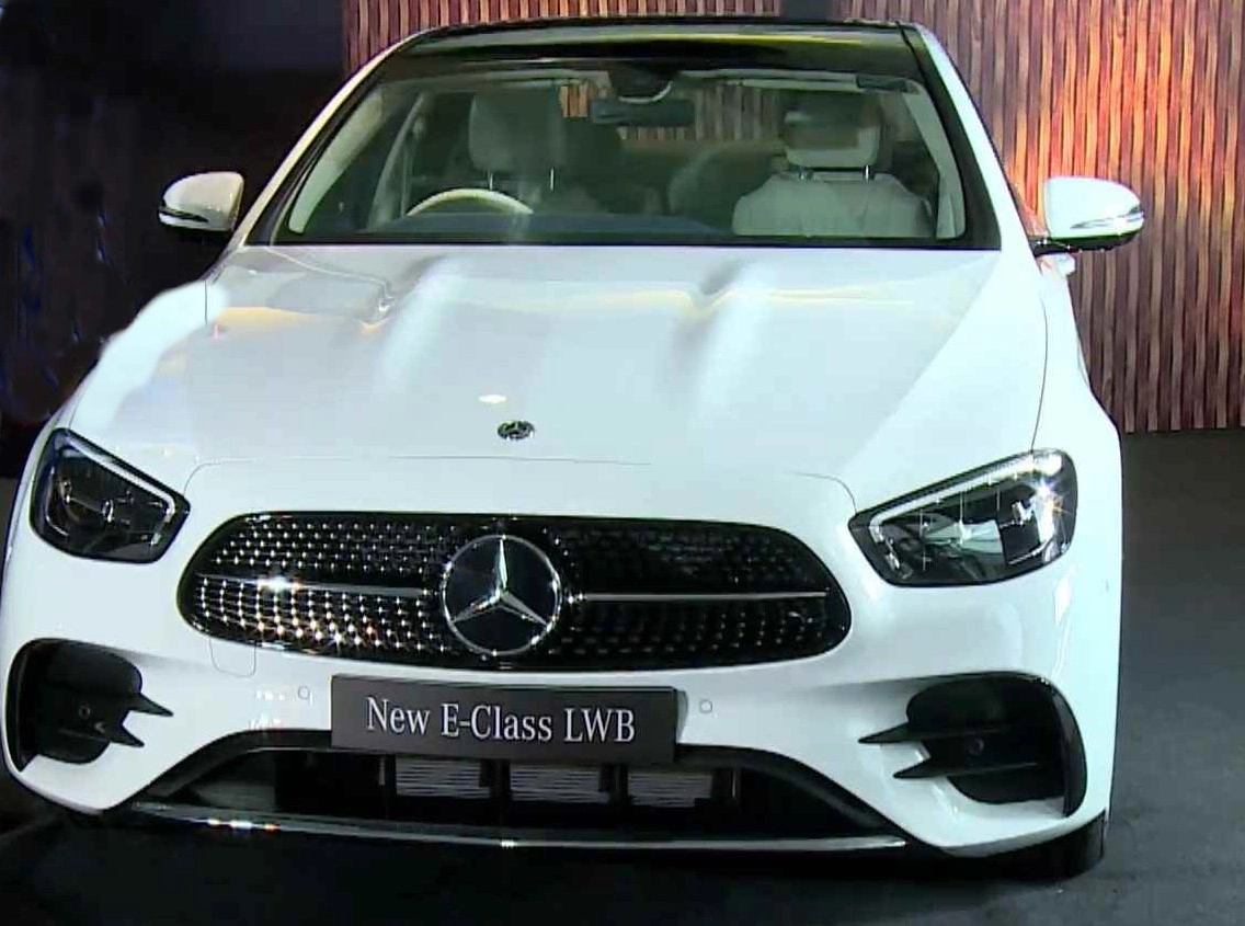 भारत में लांच हुई Mercedes Benz E-Class LWB, कीमत 63.6 लाख, नए फीचर्स के साथ दमदार इंजन