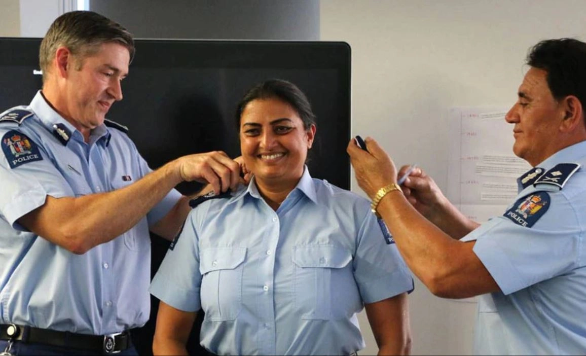 Positive Story: भारतवंशी यह महिला न्‍यूजीलैंड में ड्राइवर से बन गई पुलिस अधि‍कारी