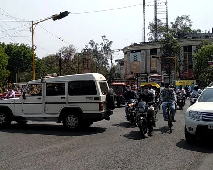 कोविड-19 : इंदौर में कई स्थानों पर बजा 'संकल्प' का सायरन, जागरूकता के लिए थमा शहर