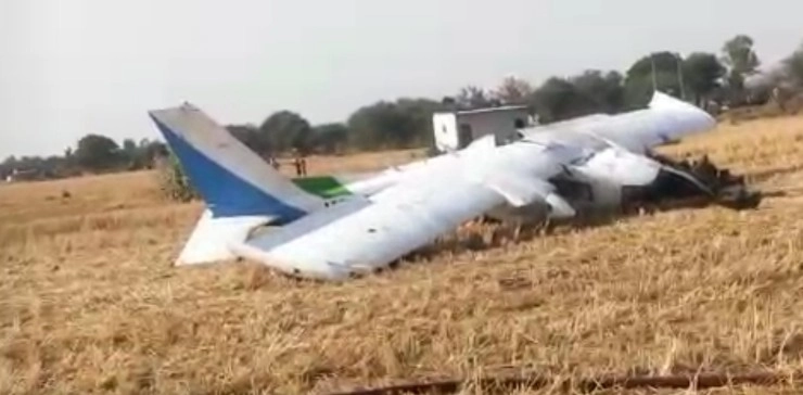Breaking news :भोपाल में विमान क्रैश,टला बड़ा हादसा, दो घायल अस्पताल में भर्ती - Aircraft crashes in Bhopal