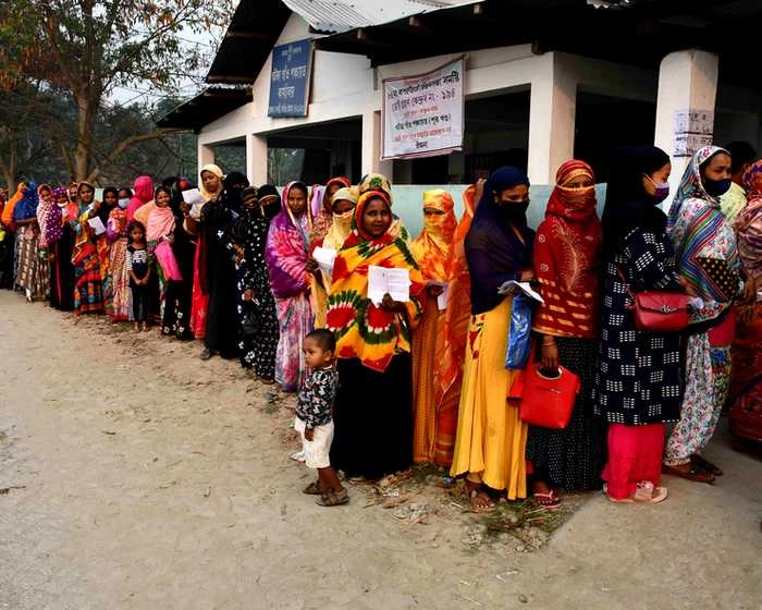 Live Updates : पश्चिम बंगाल में 80% एवं असम में 72.14% मतदान