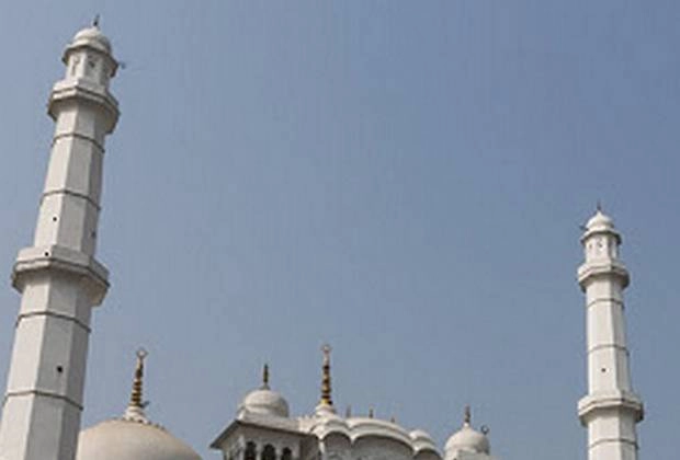 UP: शामली जिले में मस्जिद का खंभा गिरा, 2 बच्चों की मौत