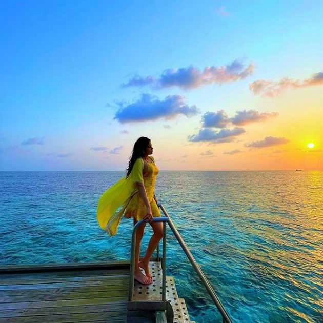 वेकेशन एंजॉय करने जाह्नवी कपूर पहुंचीं मालदीव, दोस्तों संग शेयर की खूबसूरत तस्वीरें - janhvi kapoor share photos from maldives vacation viral on social media