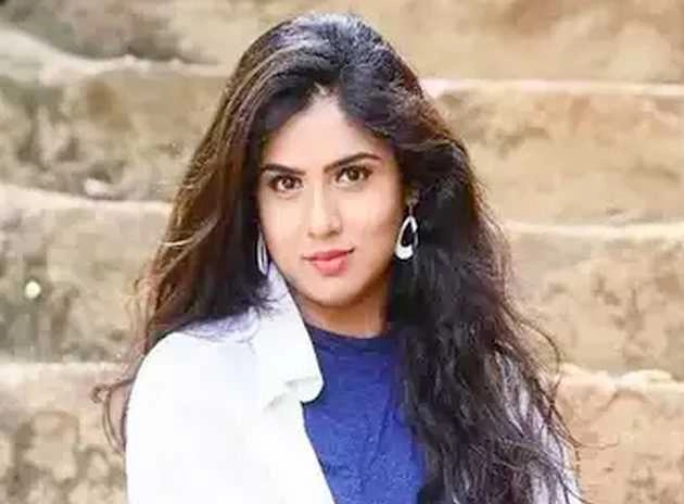 कन्नड़ बिग बॉस 7 की कंटेस्टेंट ने की आत्महत्या की कोशिश, ससुरालवालों पर लगाया यह आरोप - bigg boss 7 kannada contestant chaitra kotoor tries to kill herself